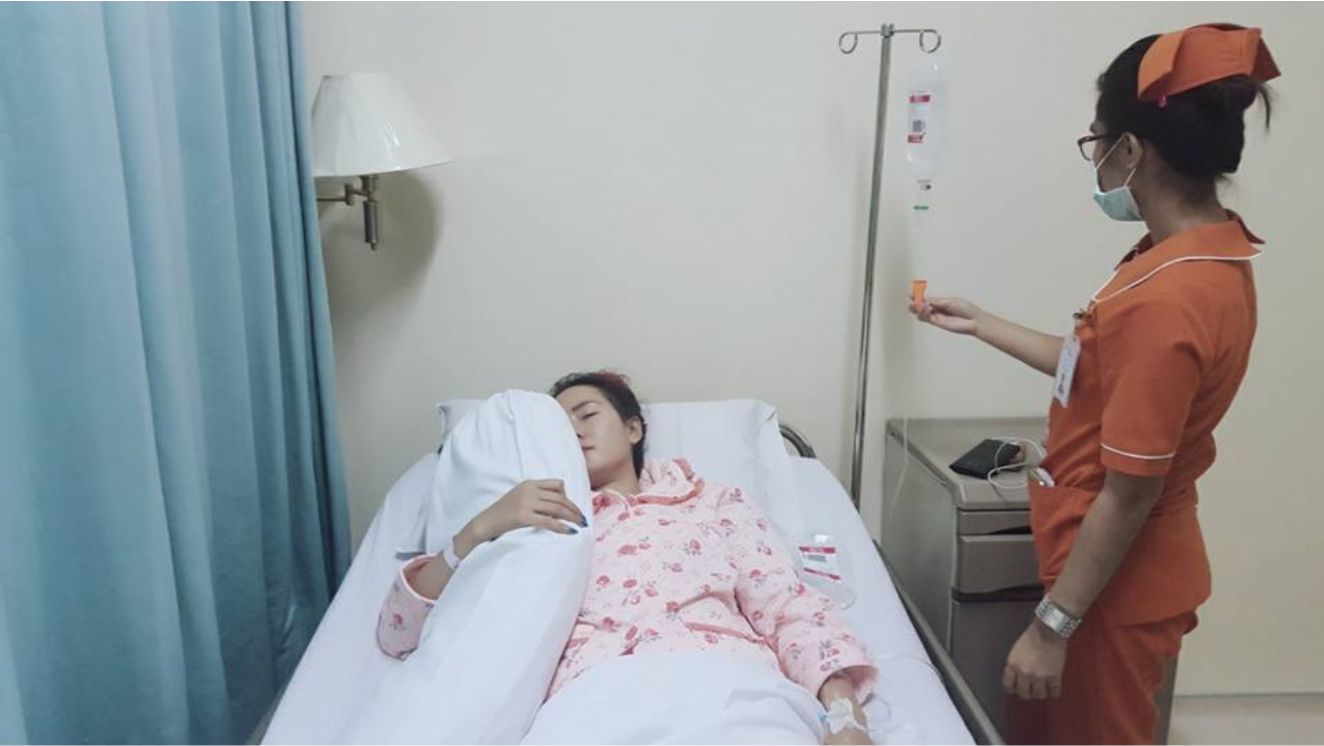 Neng Oshin Dirawat di Rumah Sakit