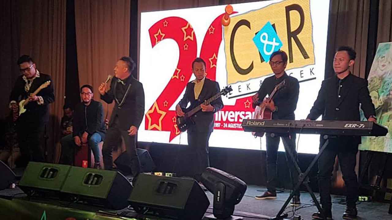 DeRama Band Meriahkan HUT Media Hiburan Selebritis