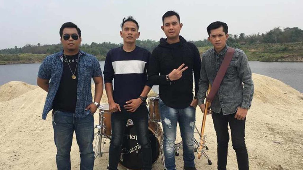 Merpati Band, Jatuh Bangun Selama 16 Tahun