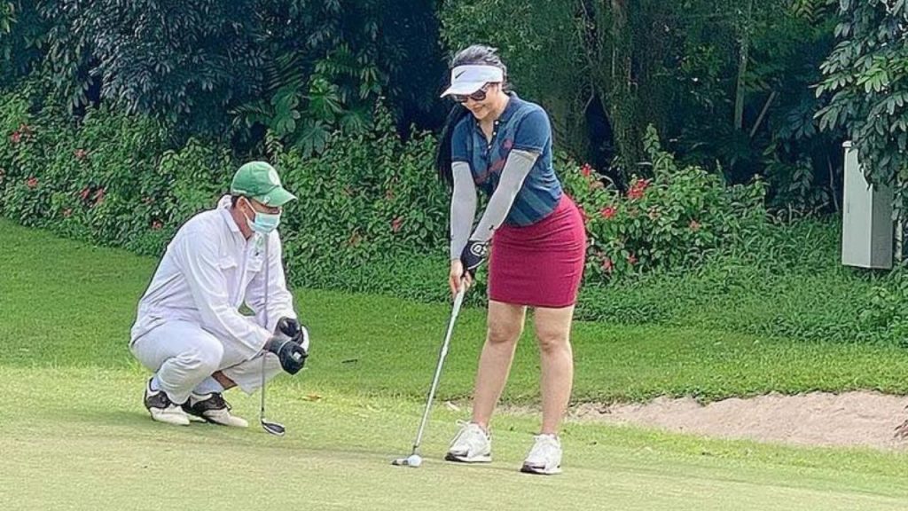 Cerita Ratu Meta Soal Sensasi di Lapangan Golf