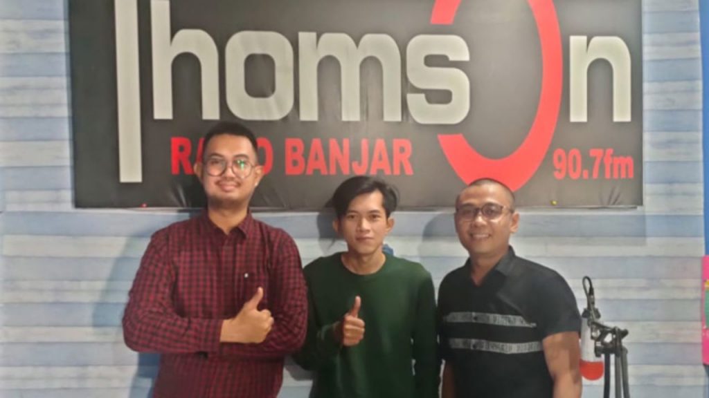 Hari Ini, Merpati Band Visit Empat Radio Thomson di Banjar