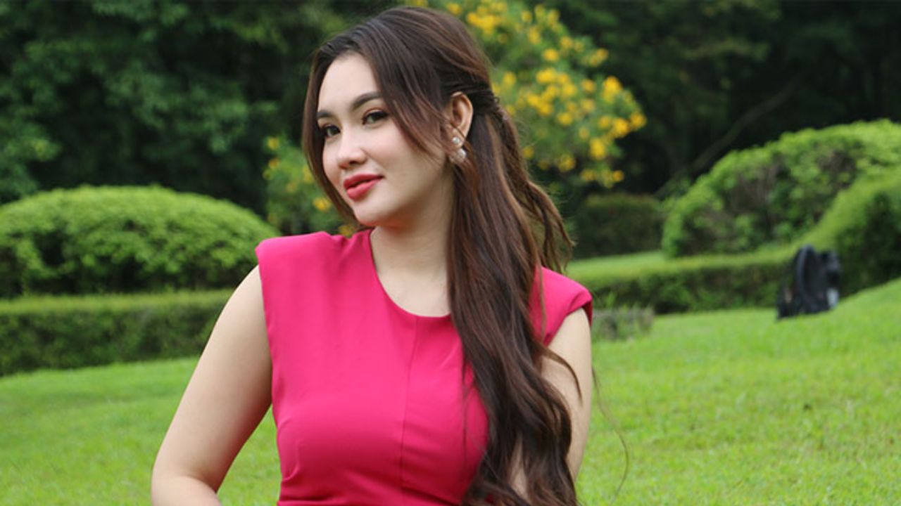 Puteri Juby Cover Single di Kebun Raya Bogor