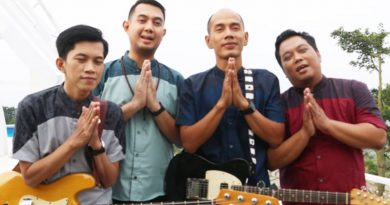 Grup musik asal Ciamis, Jawa Barat yang punya penggemar di kawasan Asia dengan sebutan "Sayap-Sayap Merpati", Jumat (8/4/2022) hari ini, memperkenalkan
