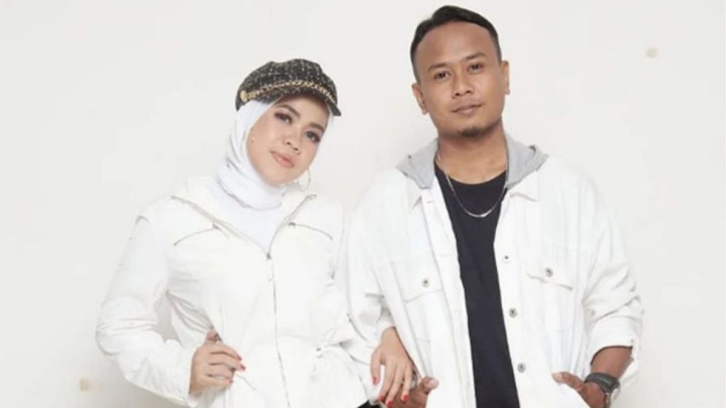 DeFit, Hijaber dengan Lagu-lagu Trance