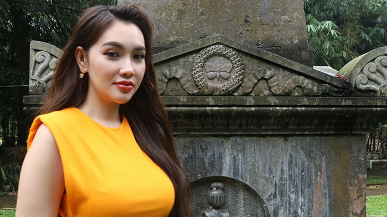 Puteri Juby Wisata ke Kebun Raya Bogor Plus Syuting Cover Lagu