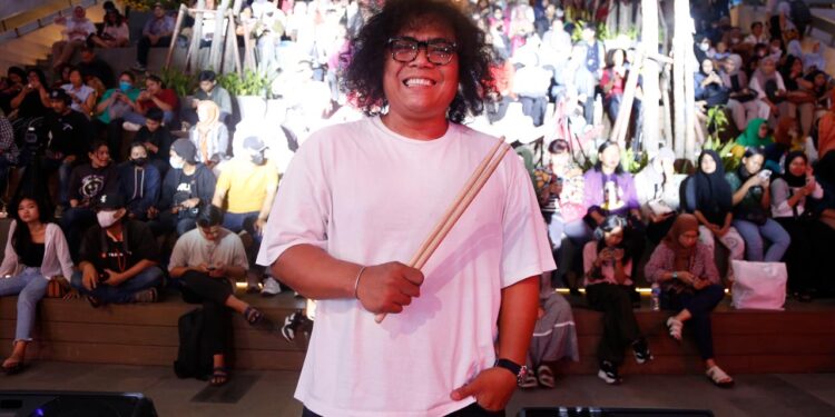Obot Resmi Drumer Luvia Band Pas Tampil di Swara Sarinah 24