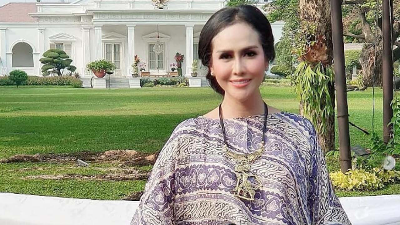 Ratu Meta Bangga dengan Batik, Seperti Musik Wajib Dikoleksi!