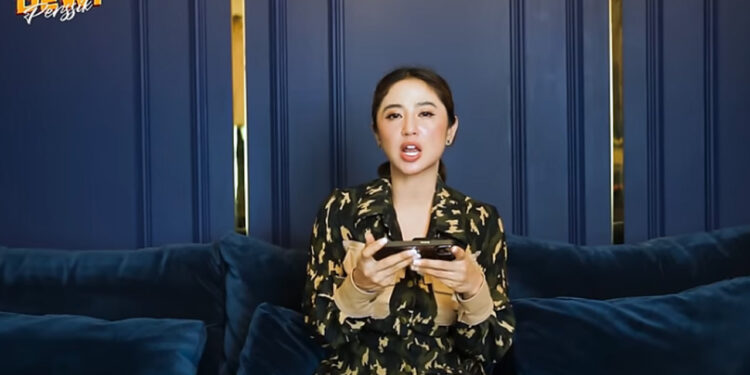 Penampilan Dewi Perssik Jadul Bawakan Lagu "Basah Basah" Viral